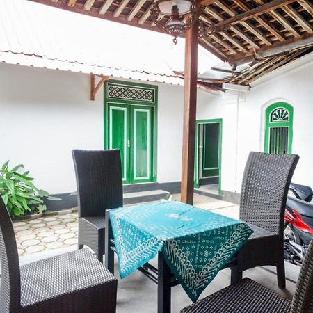 Reddoorz Syariah @ Ndalem Kembang Sore Yogyakarta Exterior foto