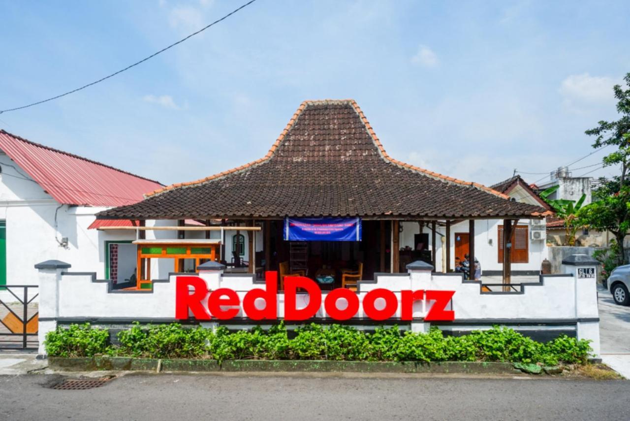 Reddoorz Syariah @ Ndalem Kembang Sore Yogyakarta Exterior foto