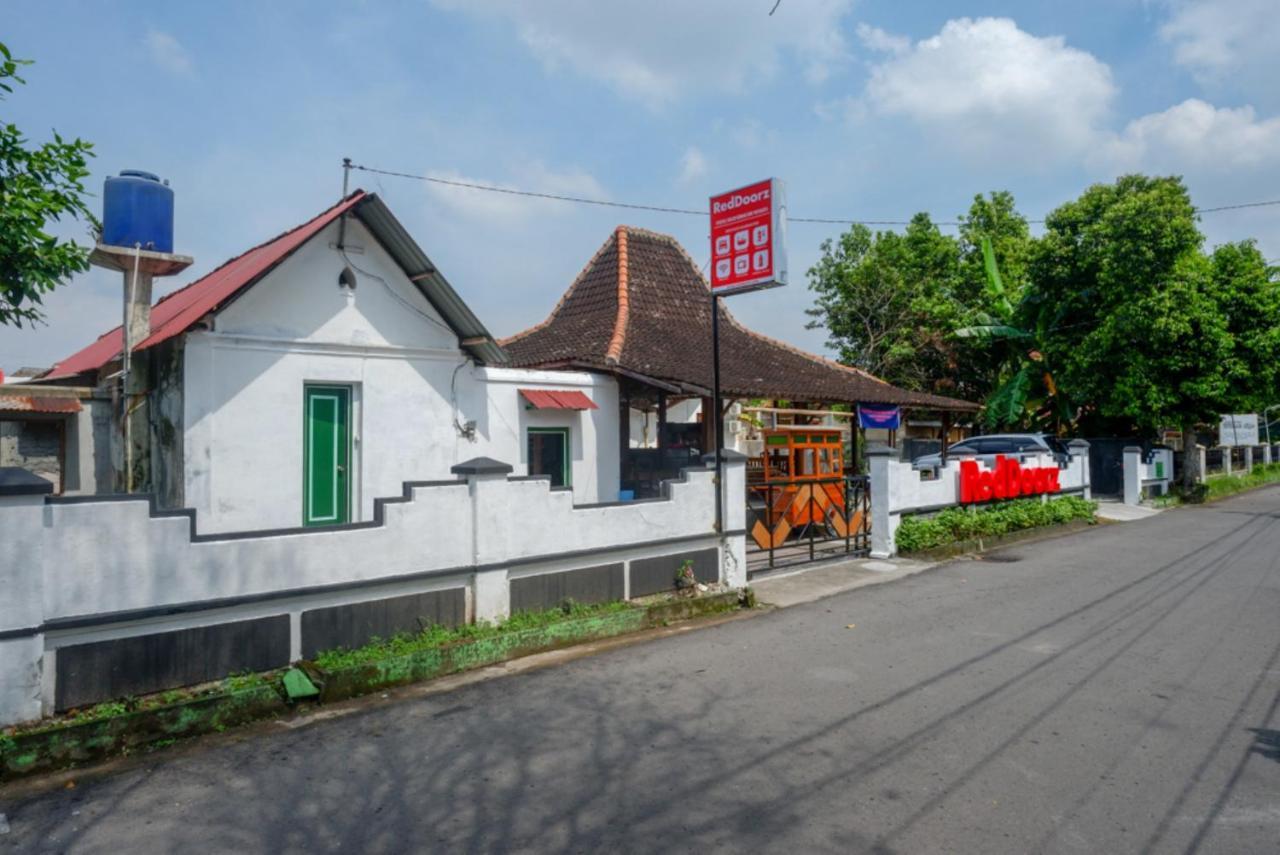 Reddoorz Syariah @ Ndalem Kembang Sore Yogyakarta Exterior foto